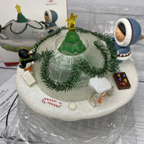 Hallmark Keepsake Table Ornament Dome for the Holidays Frosty Friends 2015 Magic - Picture 2 of 5